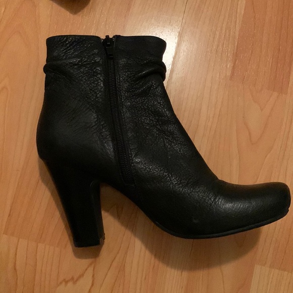 Miz Mooz leather ankle heeled booties - Picture 4 of 4
